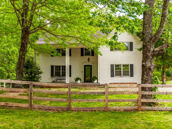 3240 Knob Creek Rd, Columbia, TN 38401