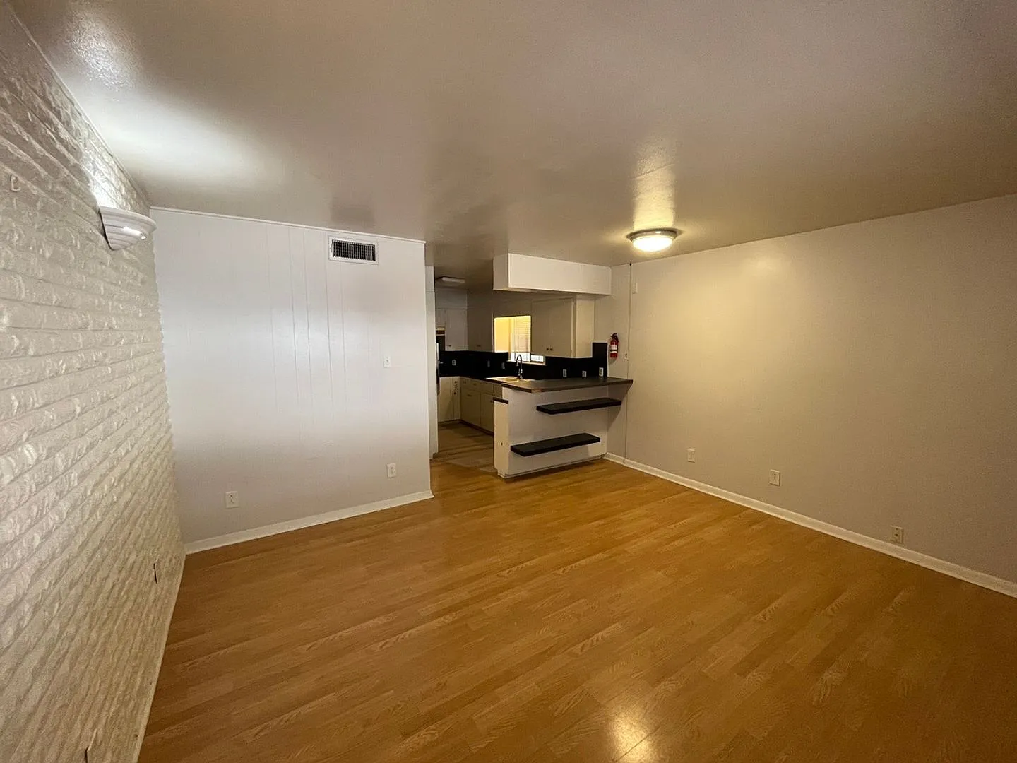 Ut Pre-Lease: 2/1 West Campus Fourplex Unit. — Photo 3