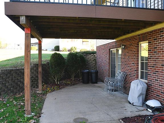 3rd image of 546 E Sleigh Bell Dr