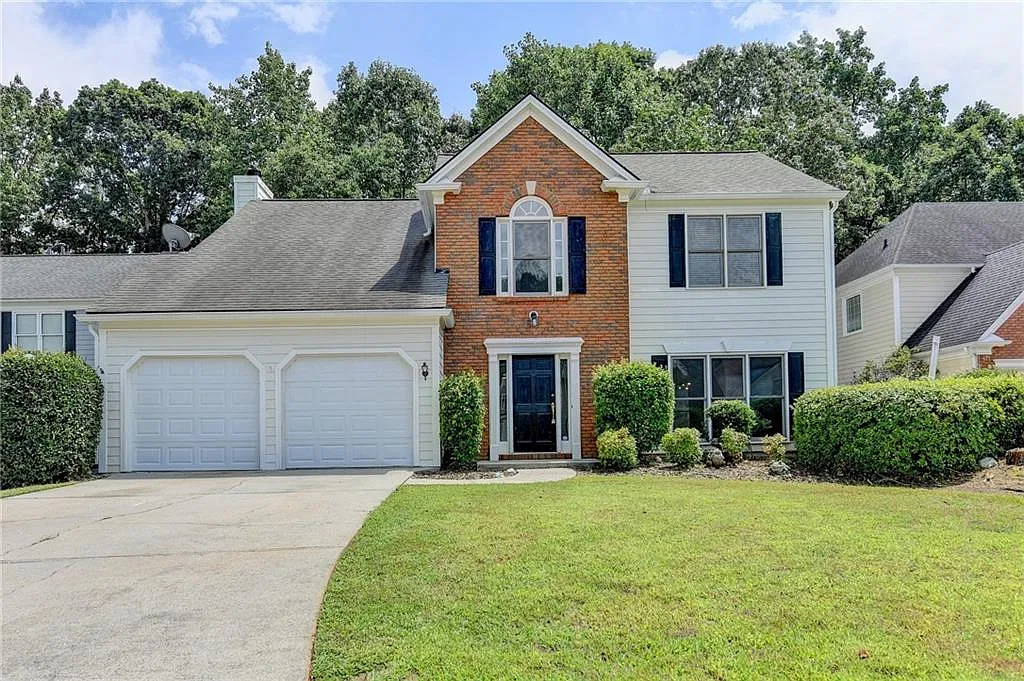 4 bed, 2.5 bath, 2104 sqft, $3,180 — Photo 2