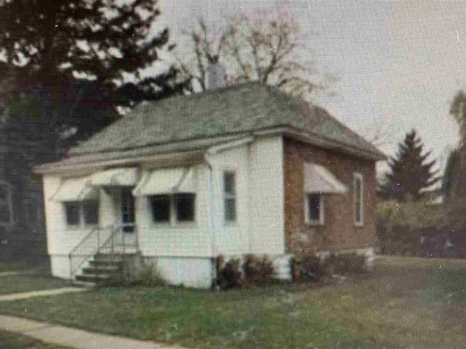 2nd image of 26 5th Ave NE