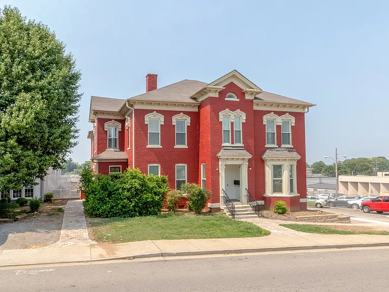 305 Main St — Photo 4