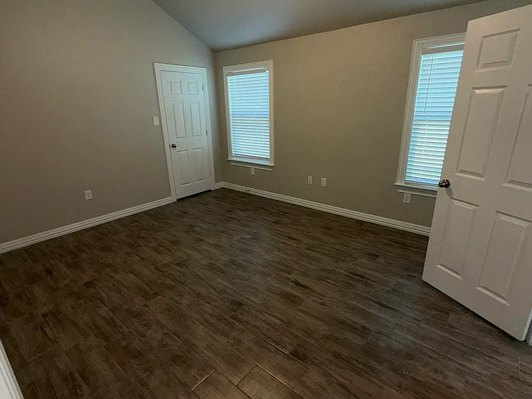 826 United Dr — Photo 15