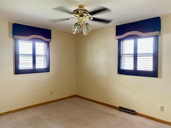 5th image of 18 Skyline Dr