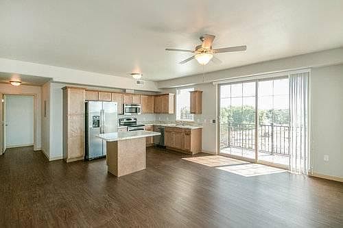 Kitchen/Living room with Balcony