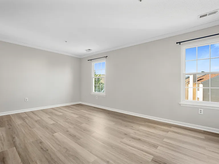 7800 Greenbrook Dr — Photo 17