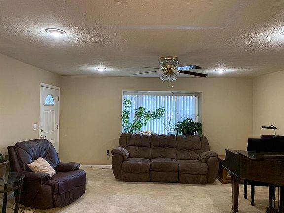 3rd image of 869 Glasgow Dr