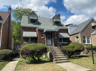 9124 S Paxton Ave, Chicago, IL 60617