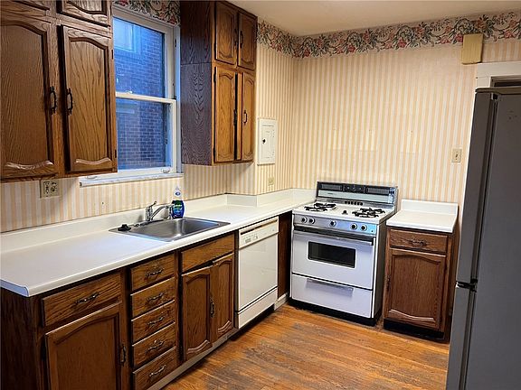 4th image of 3207 Shady Ave