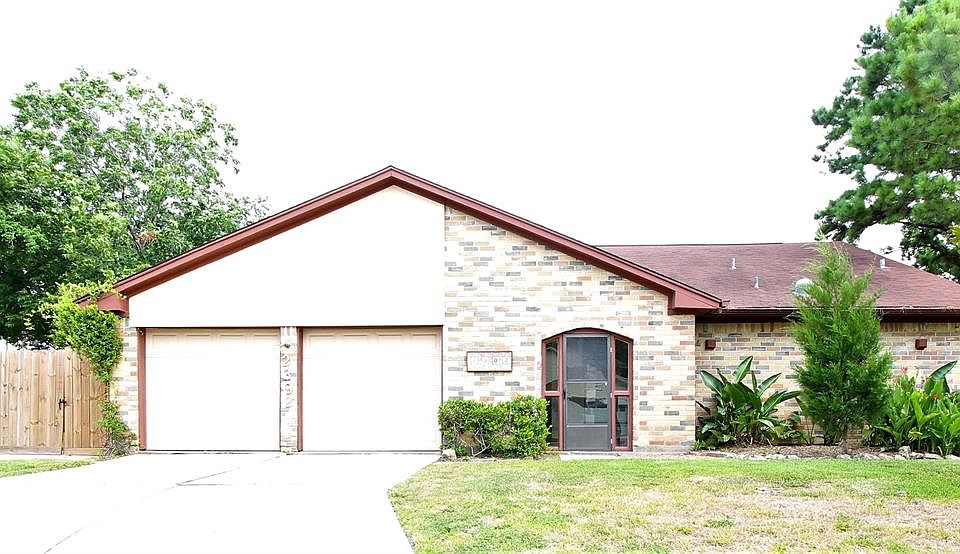 1st image of 2302 Meadow Green Dr