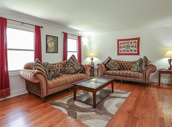3rd image of 4102 Victoria Dr