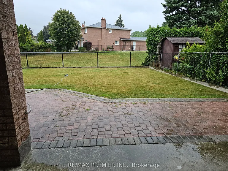 16 Vineyard Ct #B — Photo 2