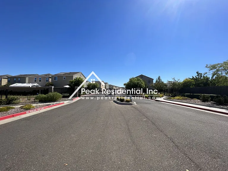 8112 Creeping Willow Ln — Photo 29