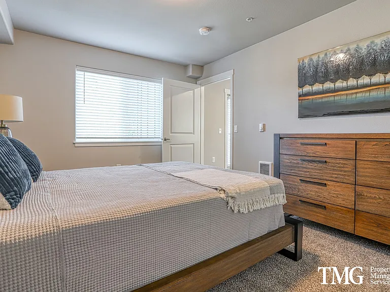 Waterford Terrace Apartments — Photo 20