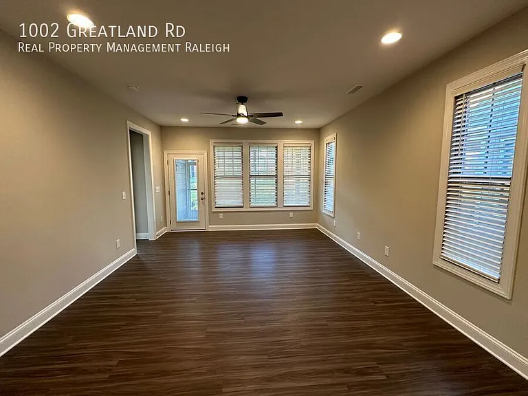 1002 Greatland Rd — Photo 4