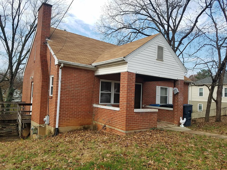 1st image of 942 Crescent St NW
