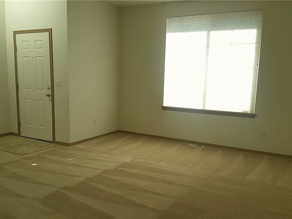 4th image of 913 Gina Ct SE