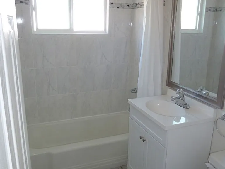 Foothill Plaza Apartments — Photo 5