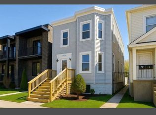4213 W Roscoe St #1, Chicago, IL 60641