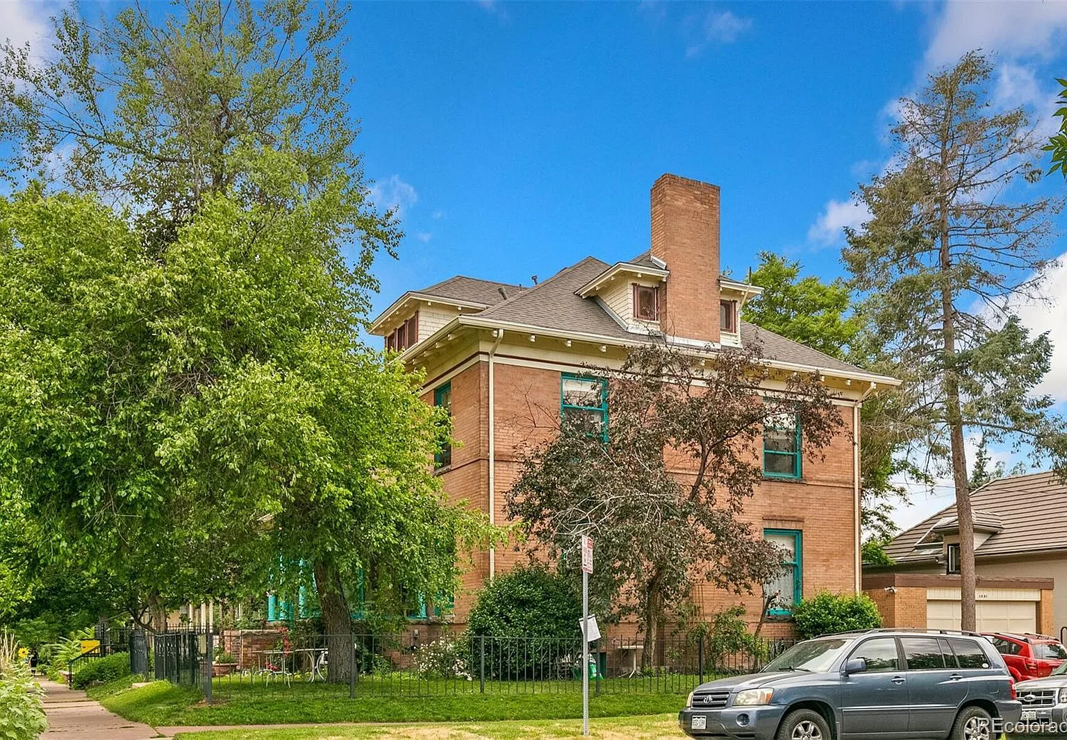 1081 N Marion St — Photo 2