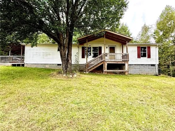 7752 W Pine St, Lowgap, NC 27024