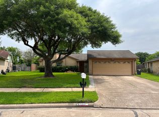1221 Canyon Springs Dr, La Porte, TX 77571