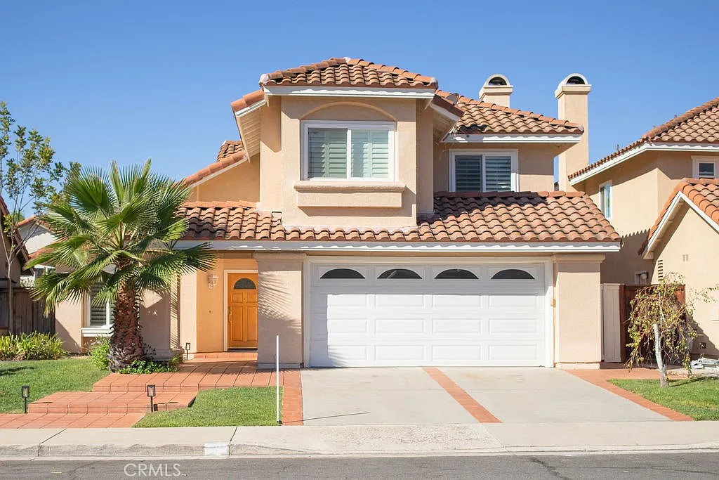 4 bed, 2.5 bath, 2144 sqft, $5,100 — Photo 1