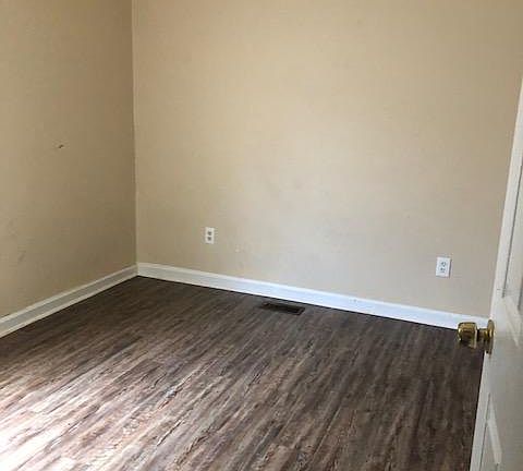 4th image of 206 Gores Row