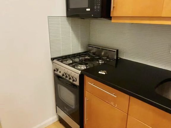 5th image of 347 W 57th St APT 5E