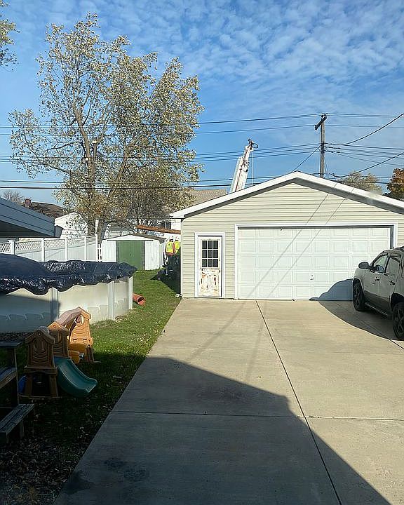 1st image of 260 Crandon Blvd