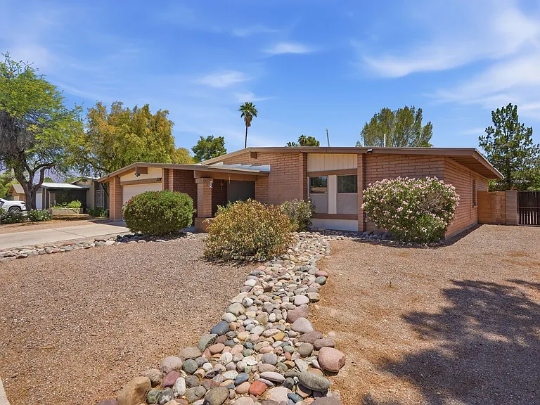2920 N La Chiquita Ave — Photo 3