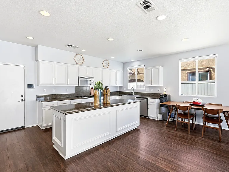 39112 Desert Holly Ln — Photo 9
