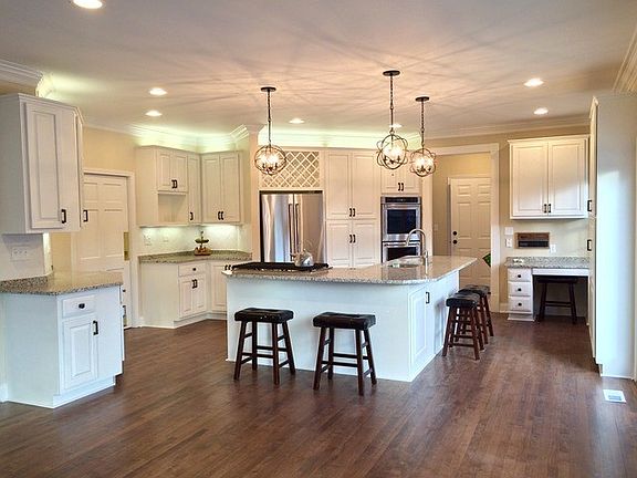 4th image of 909 Winslow Cir