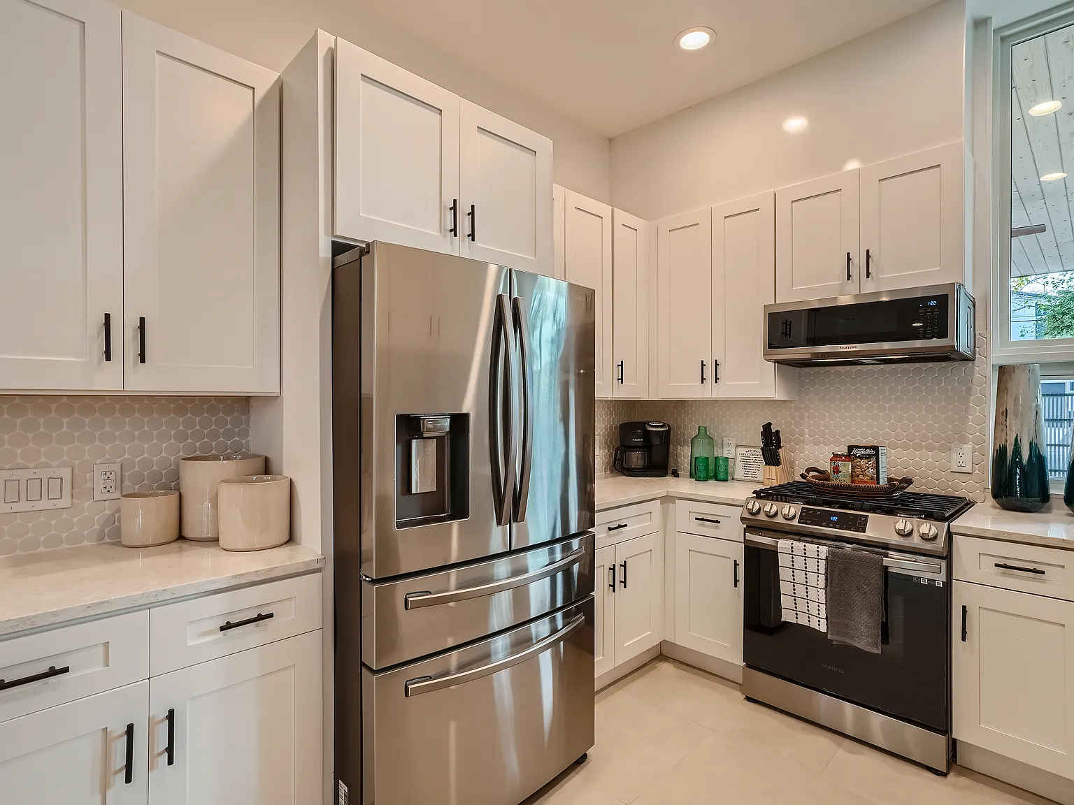 4 bed, 2.5 bath, 1780 sqft, $4,450 — Photo 4