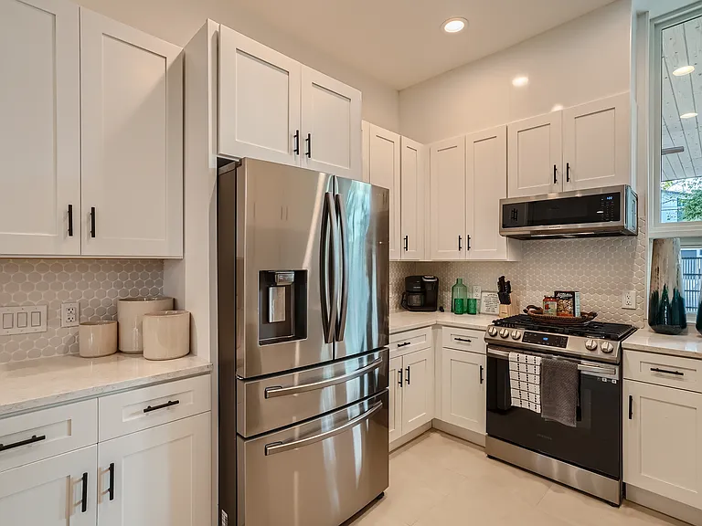 608 Clifford Dr #A — Photo 4