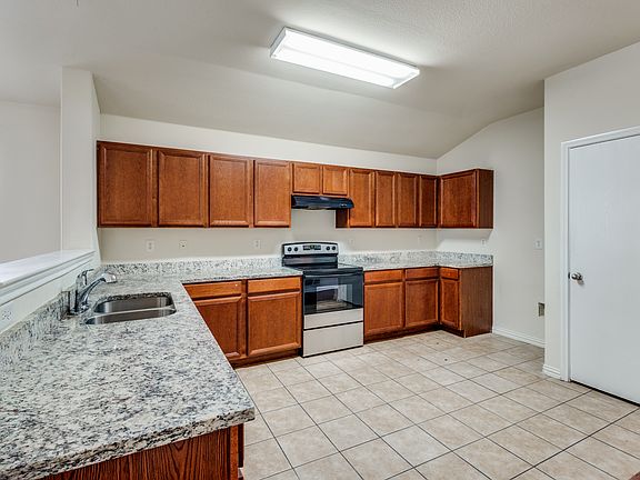 2nd image of 1942 Ryder Dr
