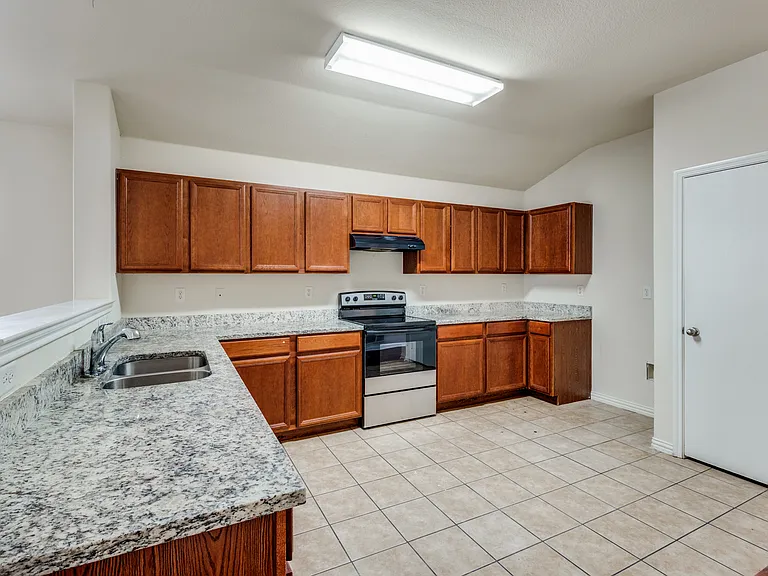1942 Ryder Dr — Photo 8