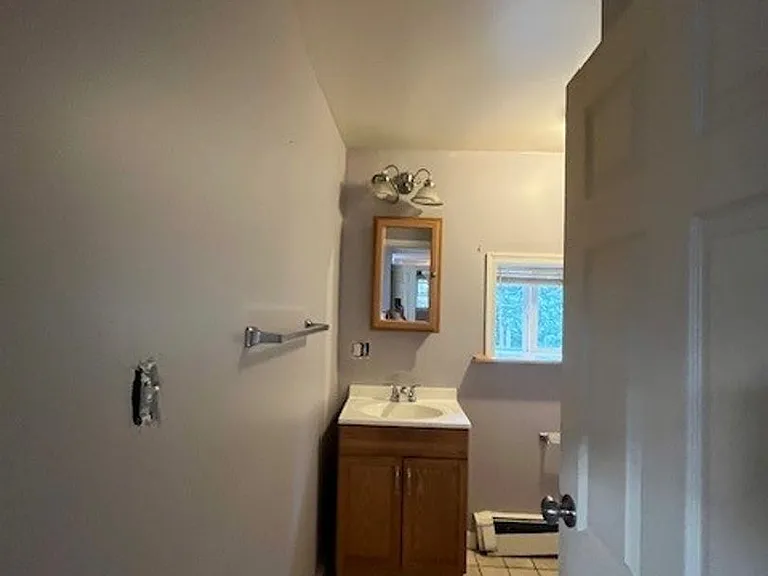 16 Andrewsville St — Photo 8