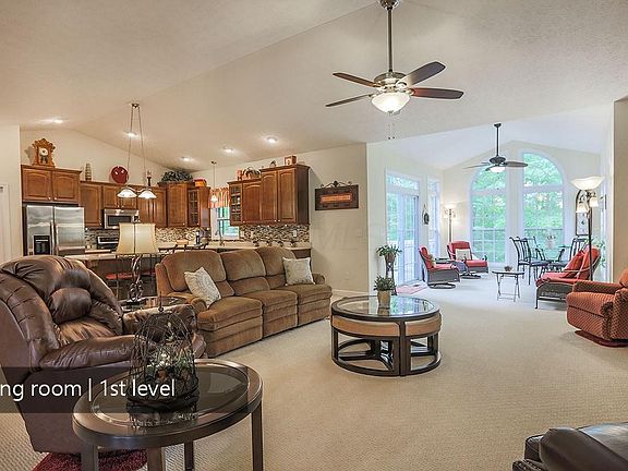 4th image of 481 Greenlawn Dr