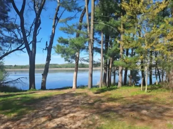 2565 N Lakeview Dr, Montello, WI 53949