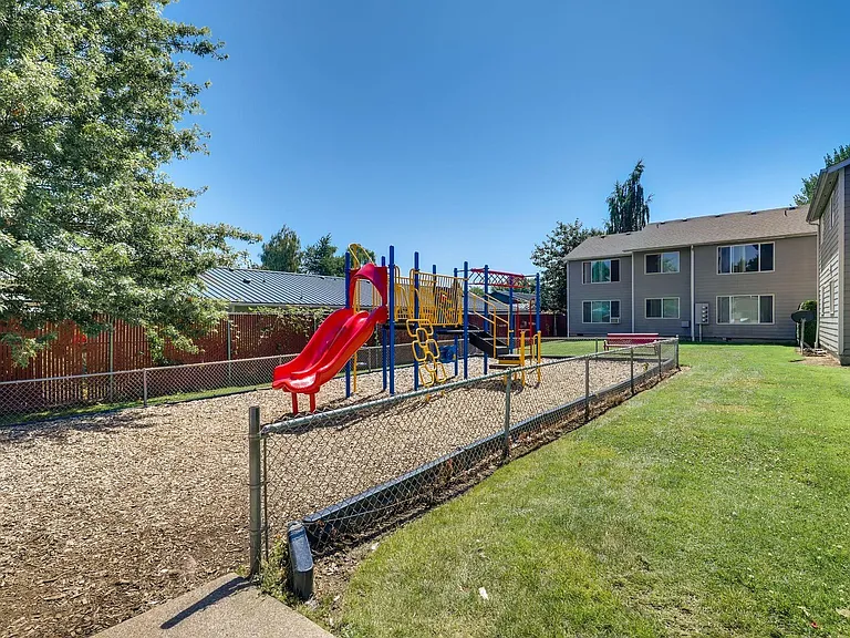 108 Village East Way SE — Photo 15