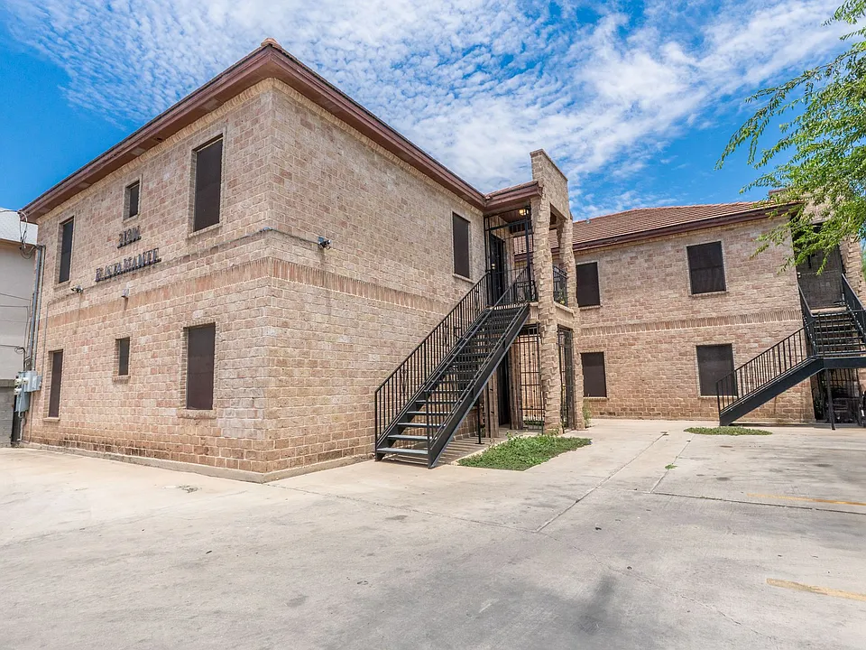 318 W. Bustamante