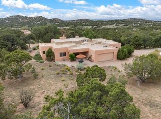 13 Calimo Cir, Santa Fe, NM 87505