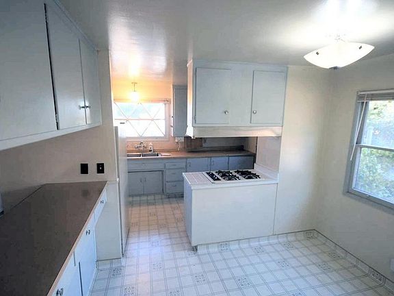 4th image of 324 Loyola Dr