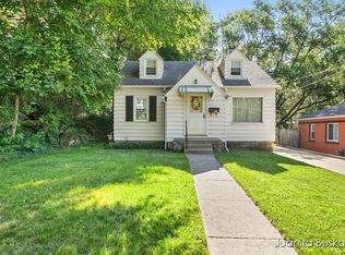 1110 Emerald Ave NE, Grand Rapids, MI