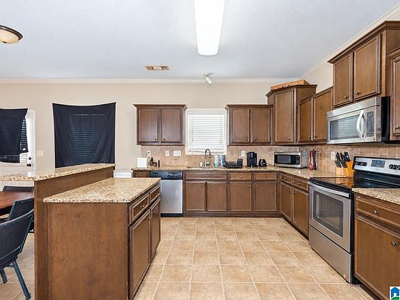 3rd image of 11 Mill Dr