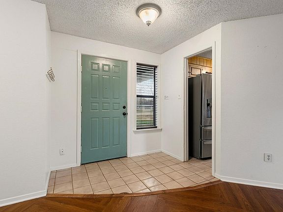 5th image of 412 Main St