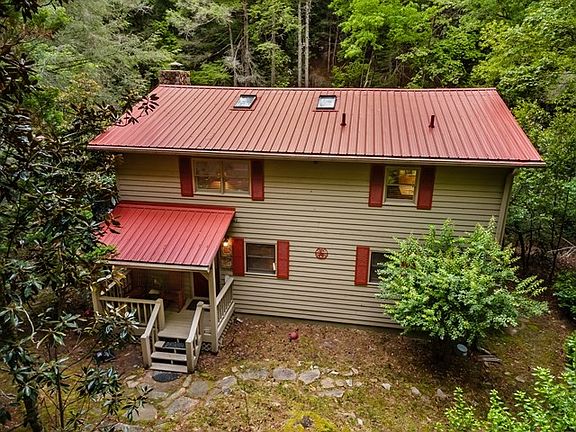 7th image of 61 River Bend Ct
