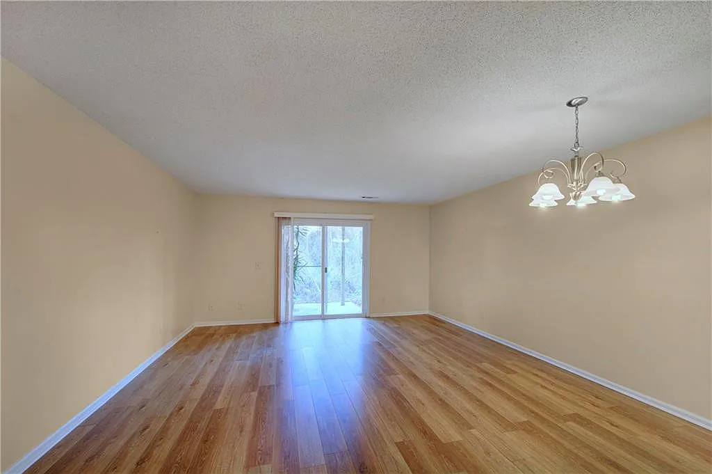 2 bed, 1.5 bath, 1176 sqft, $1,600 — Photo 2