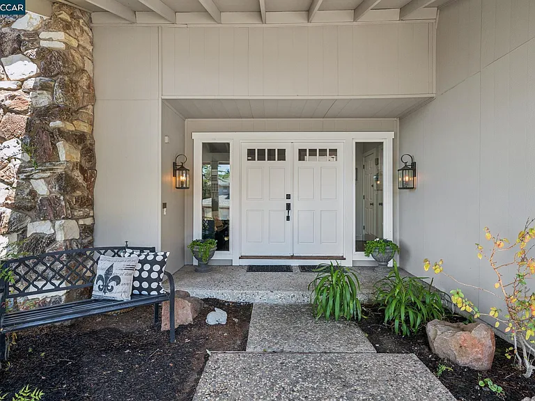 1933 Joseph Dr — Photo 17